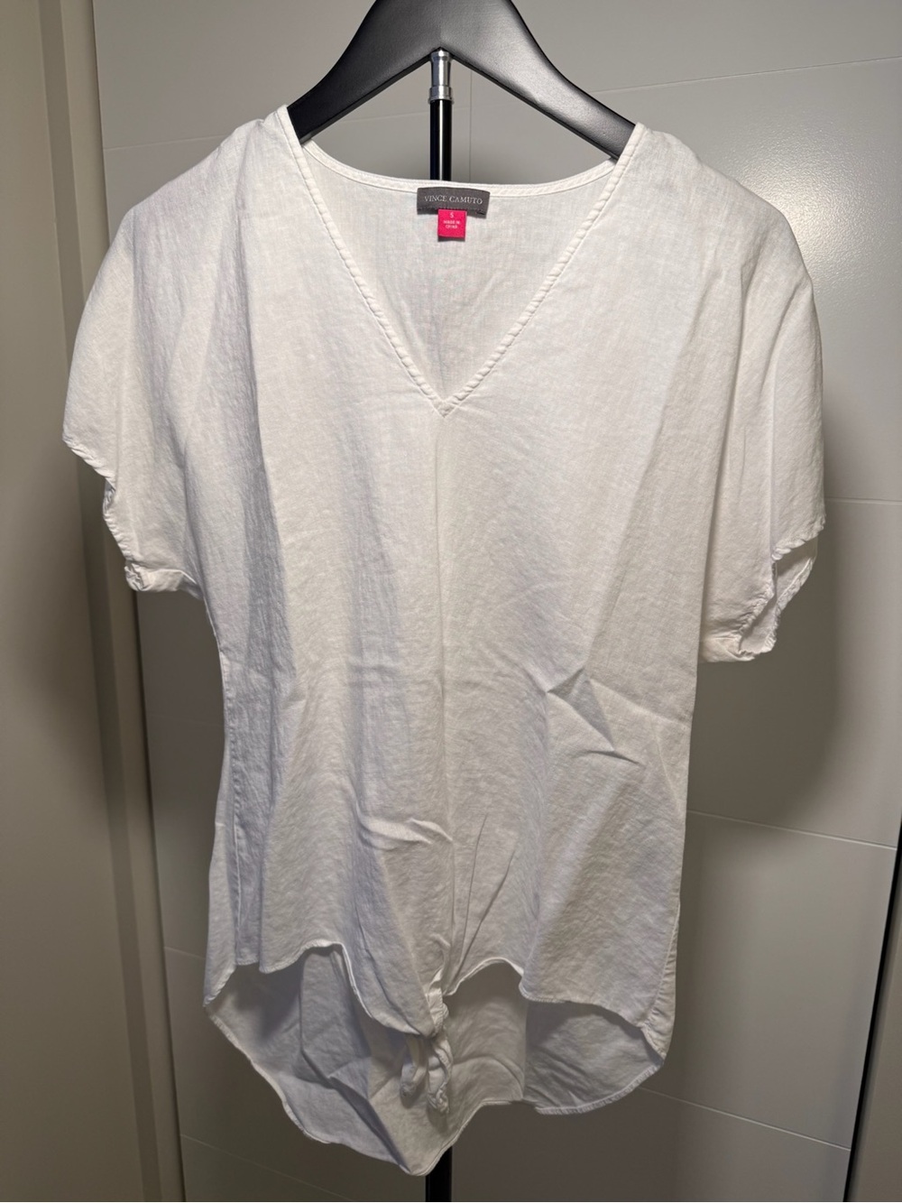 Vince Camuto White V-Neck Tie-Hem Linen-Blend Top